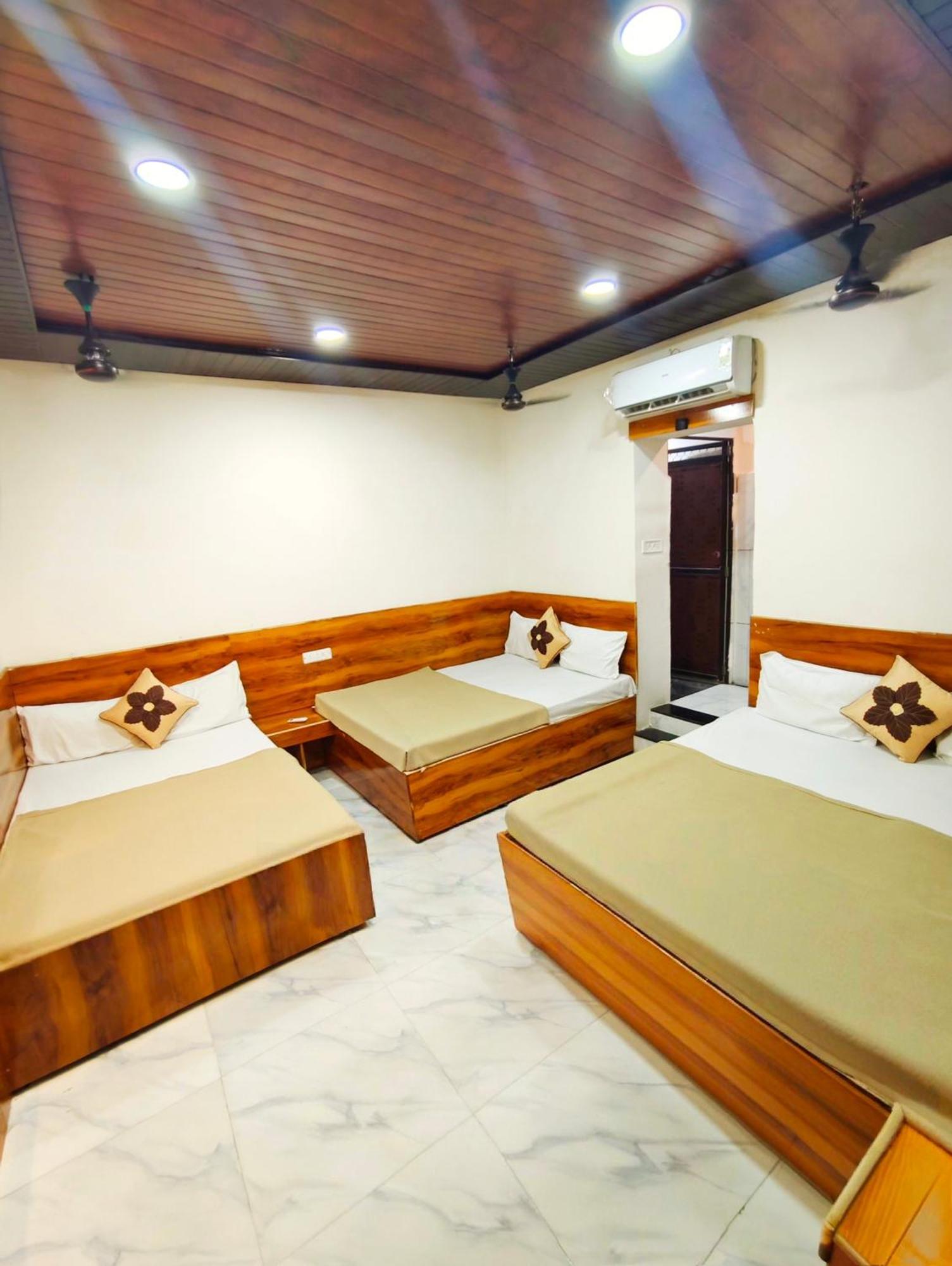Hotel Om Palace Ujjain Extérieur photo
