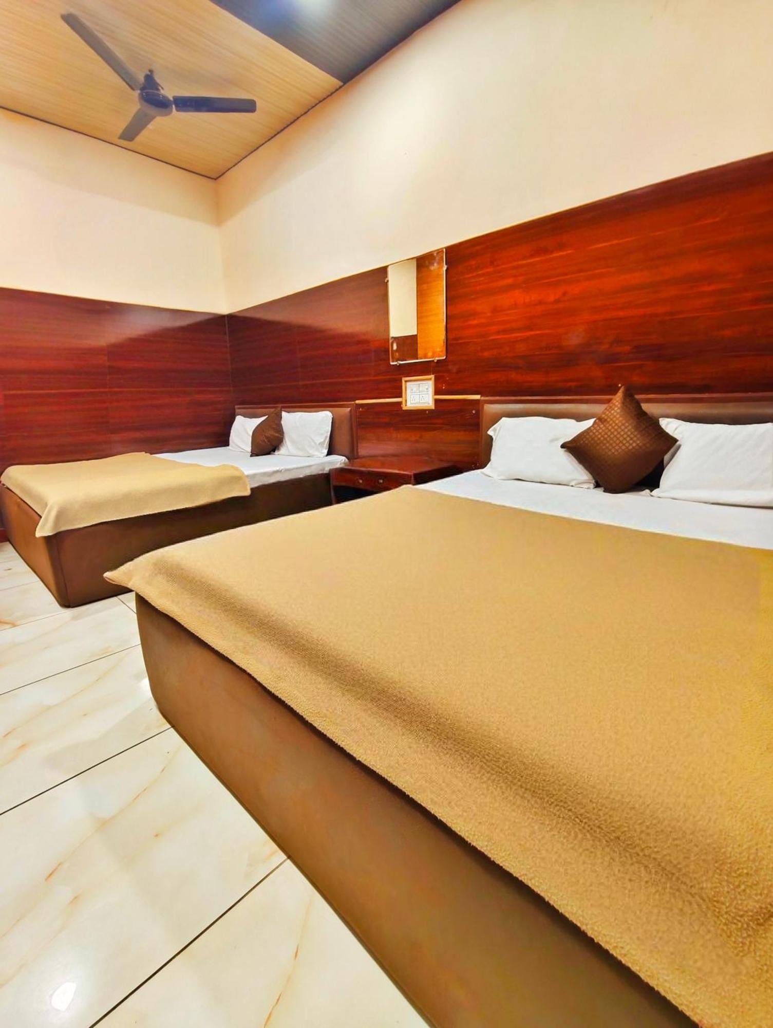 Hotel Om Palace Ujjain Extérieur photo