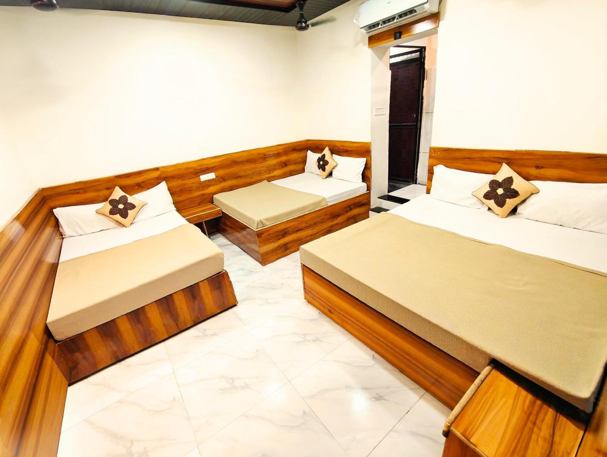 Hotel Om Palace Ujjain Extérieur photo