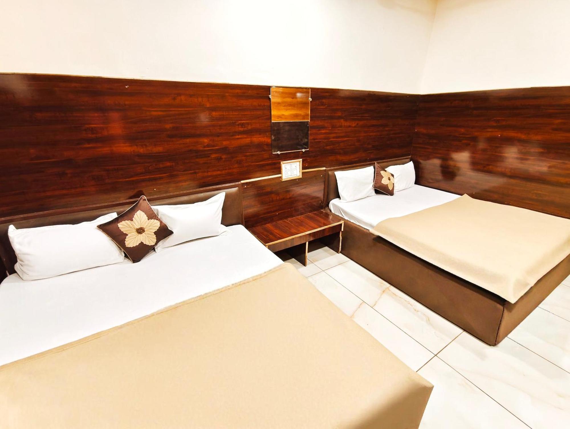 Hotel Om Palace Ujjain Extérieur photo
