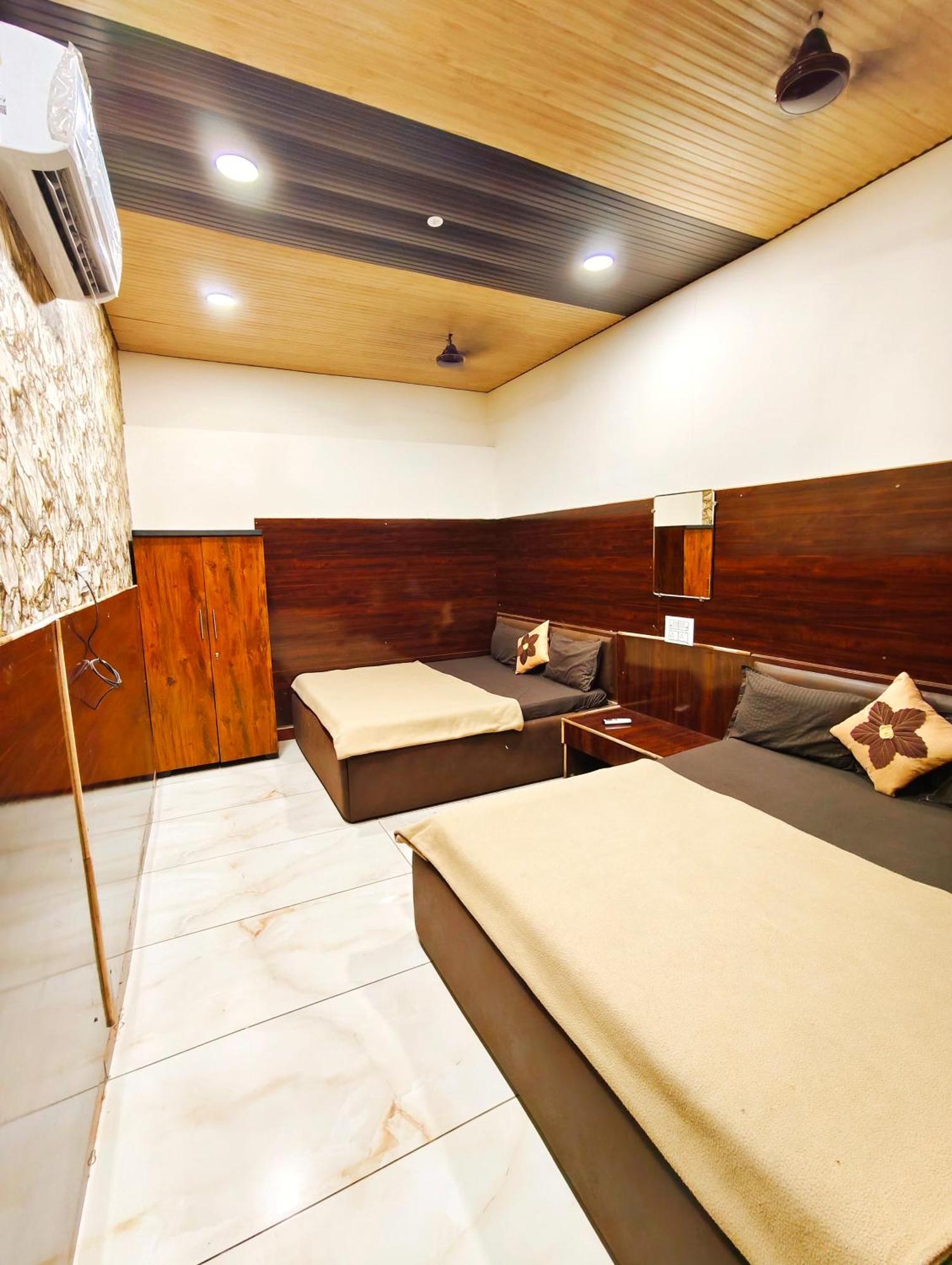 Hotel Om Palace Ujjain Extérieur photo